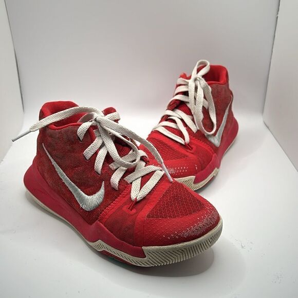 NIKE Kid's Kyrie 3 GS, University RED/University RED-Wolf Grey - Picture 2 of 8